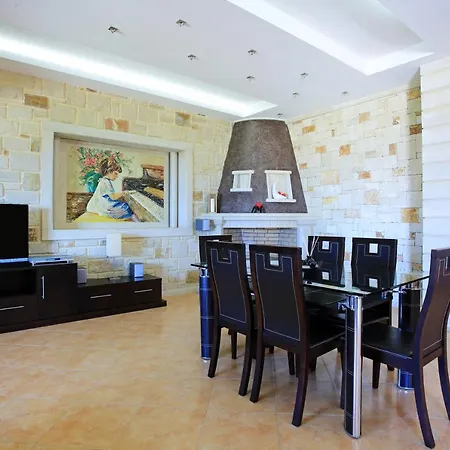 Ode With Private Pool *